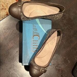 Cliffs by White Mountain Textured Brown Flats